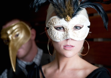 Man and woman in Venetian masks