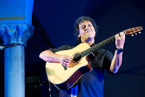 Peppino D'Agostino plays at Acoustic Franciacorta in Italy
