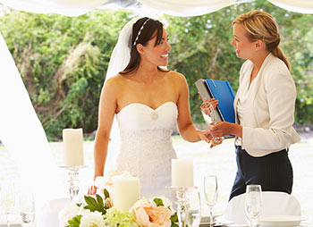 Getting Married? 6 Reasons to Hire a Wedding Planner